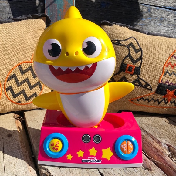 Baby Shark Yellow Toy - Picture 1 of 4